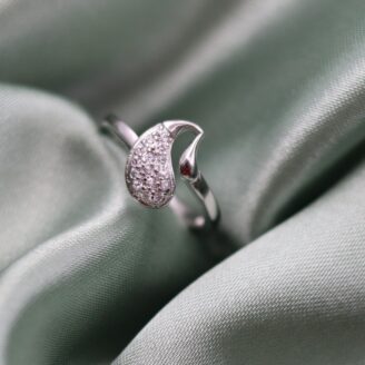 Delicate Leaf Design Silver Ring